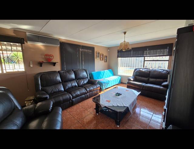 3 BEDROOM FREEHOLD FOR SALE IN MAYBERRY PARK
